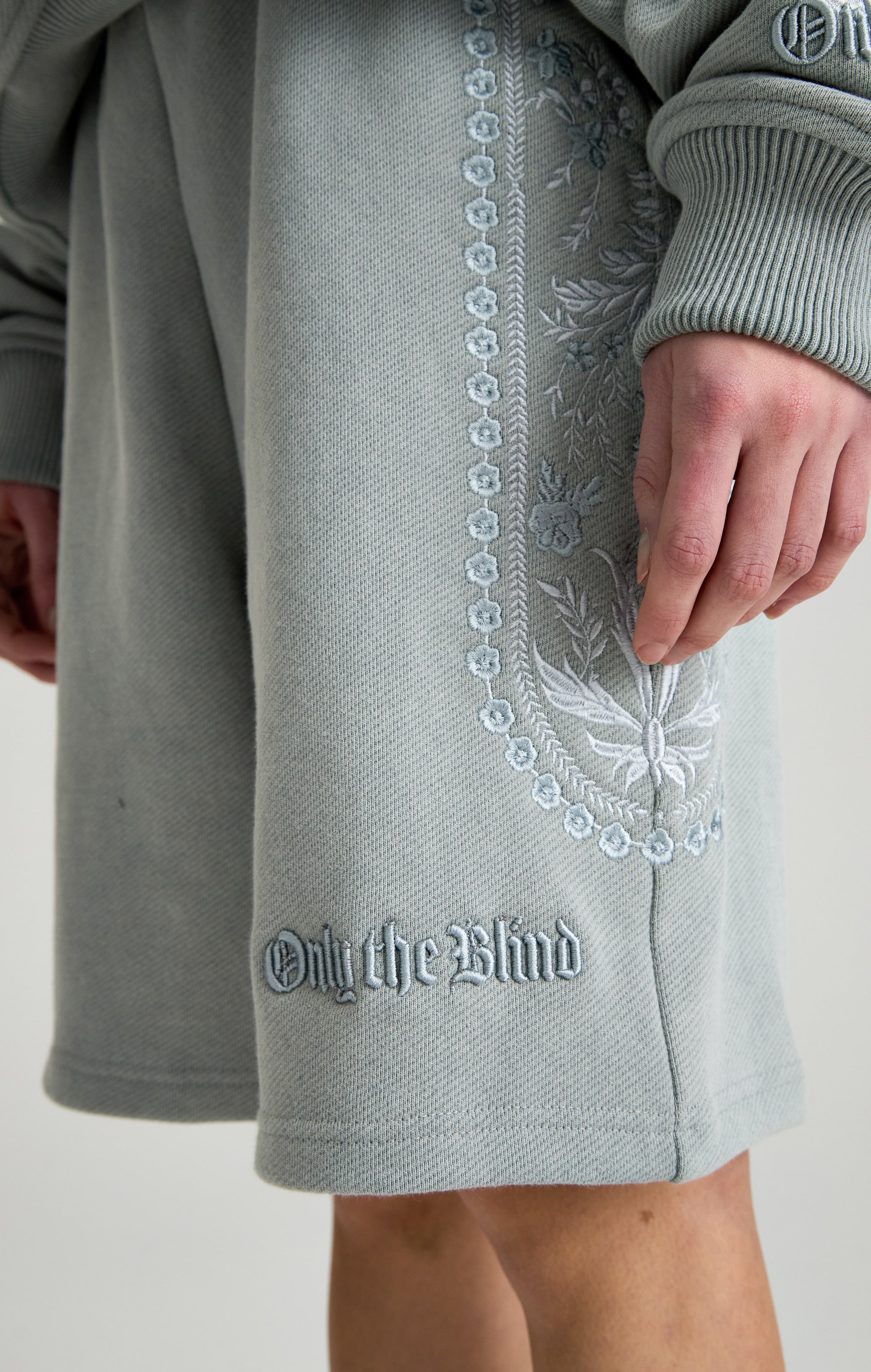 TAPESTRY IN GREY SHORT