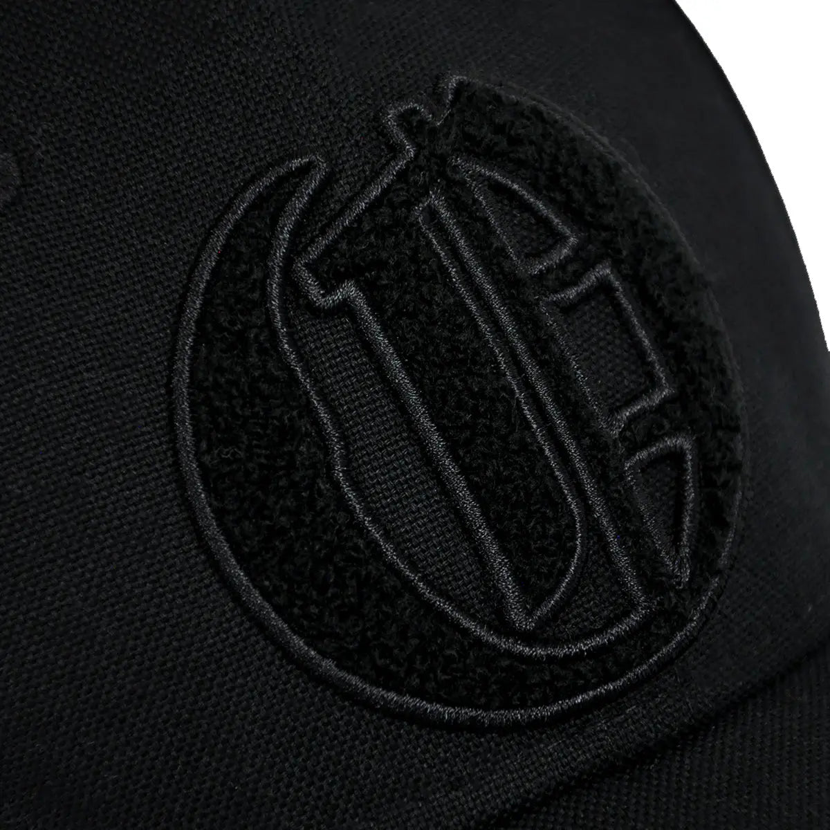 Cap met Blackout Crew-logo